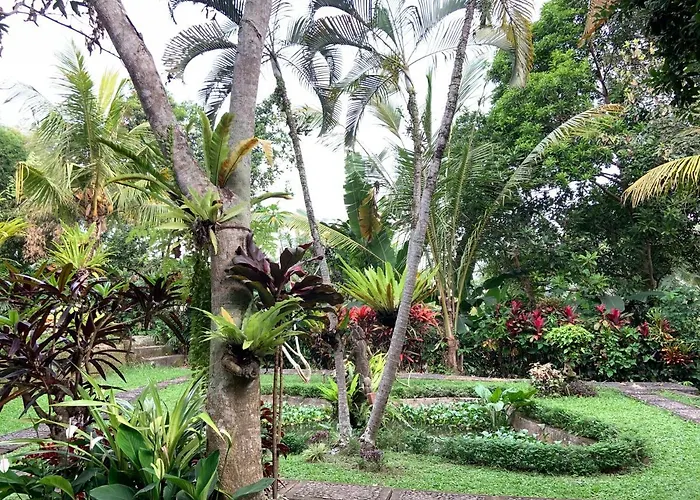 招待所 Dharma Sakti Bungalow *